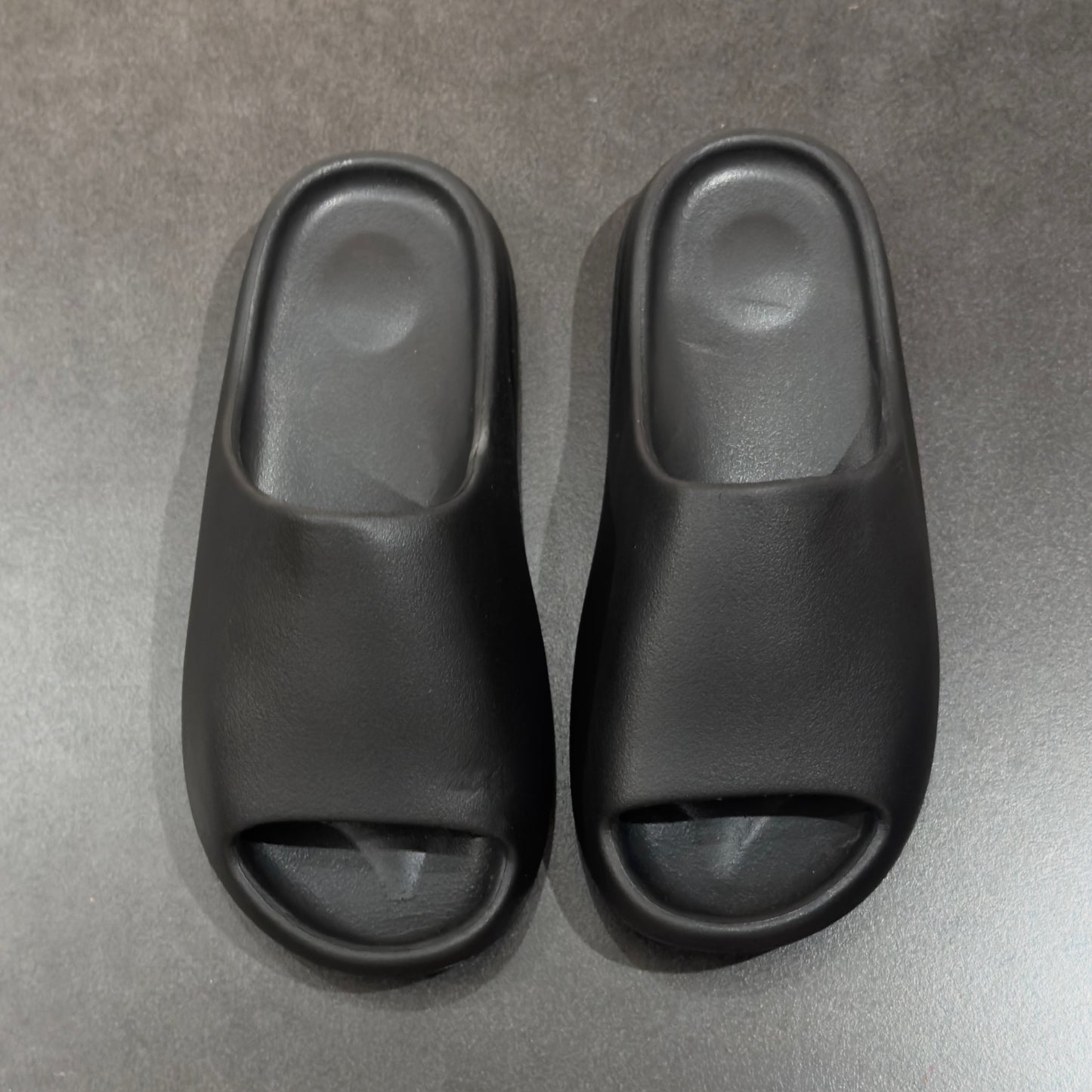 Yeezy Slides - Black