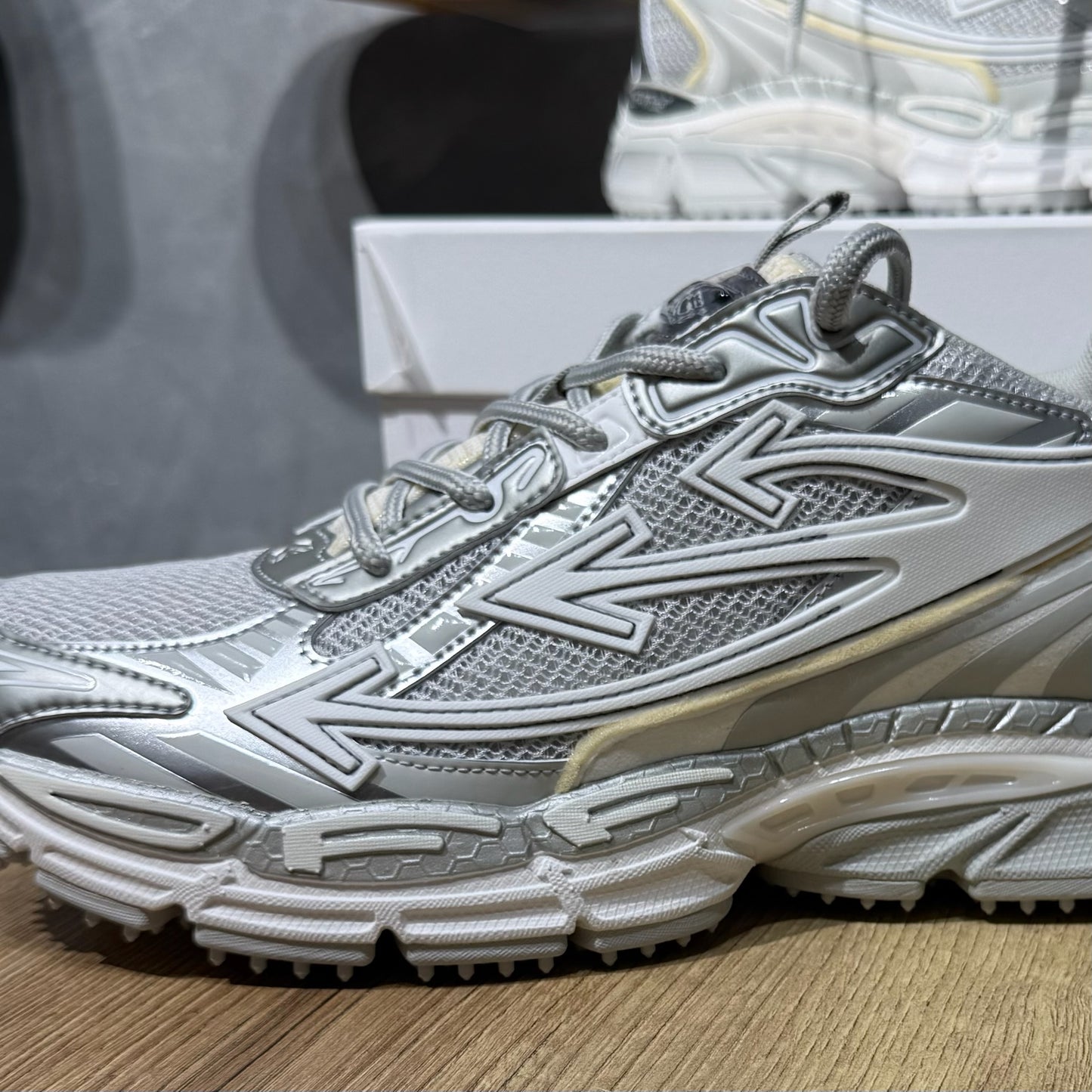 Off White Be Right Back Lace Up - Grey & White