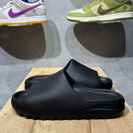 Yeezy Slides - Black