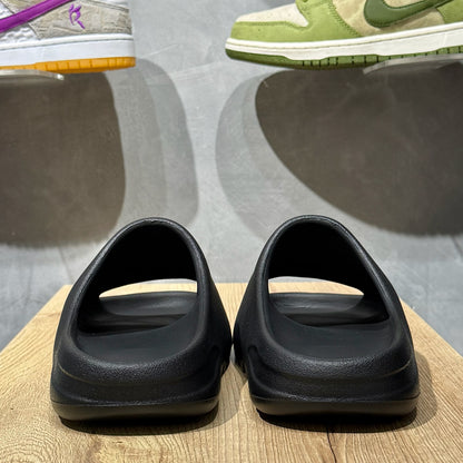 Yeezy Slides - Black