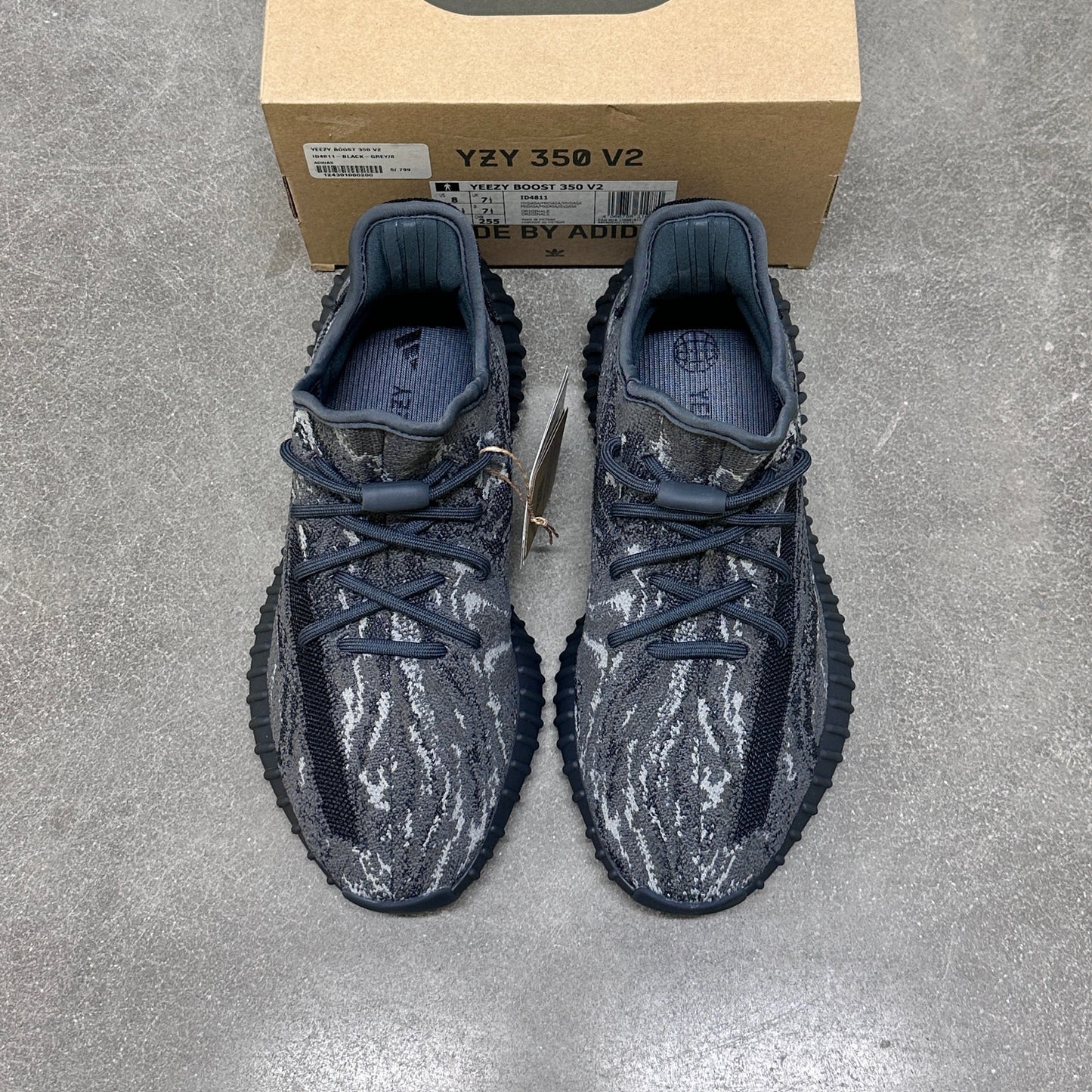 Yeezy Boost 350 V2 - Dark Salt