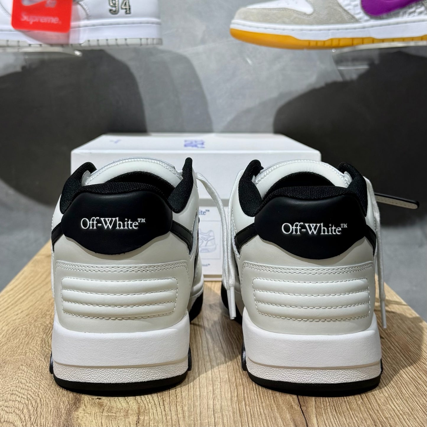Off White Out Of Office - White & Black