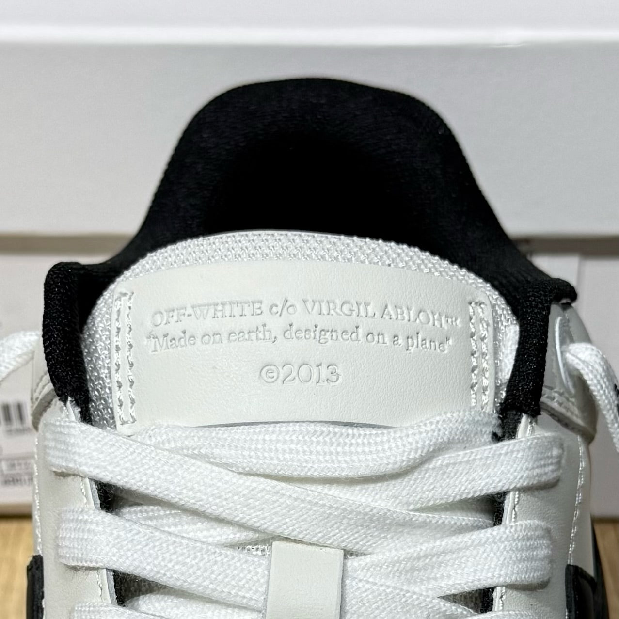 Off White Out Of Office - White & Black