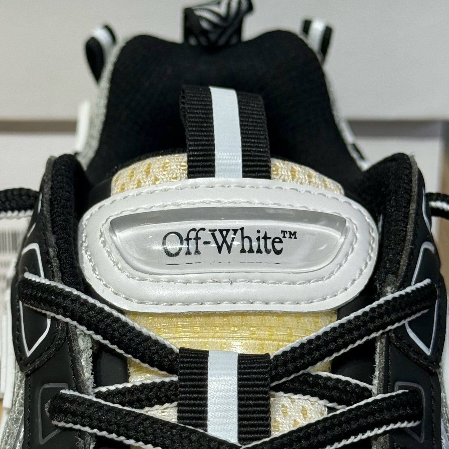 Off White Be Right Back - Light Grey & Black