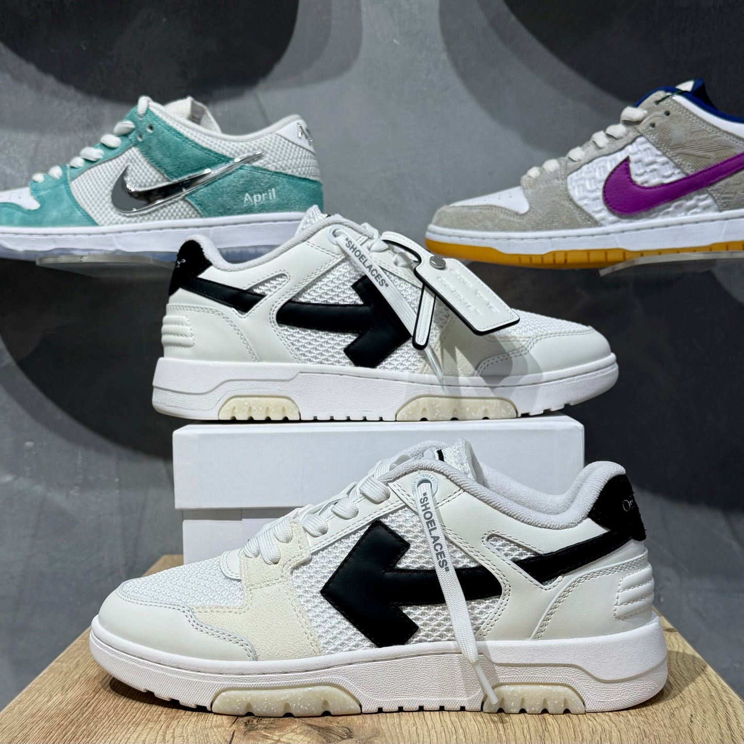Off White Out Of Office Slim - White & Black