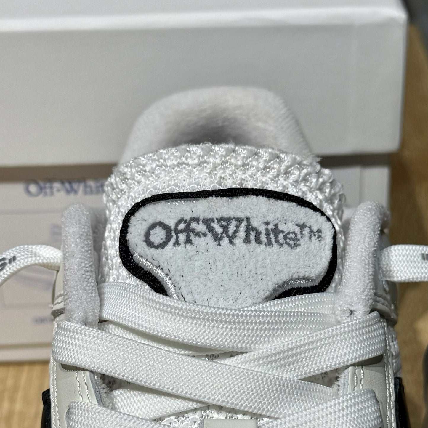 Off White Out Of Office Slim - White & Black