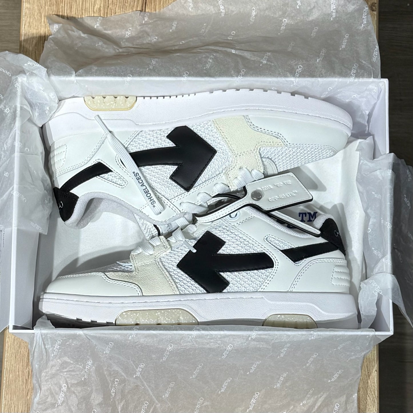 Off White Out Of Office Slim - White & Black