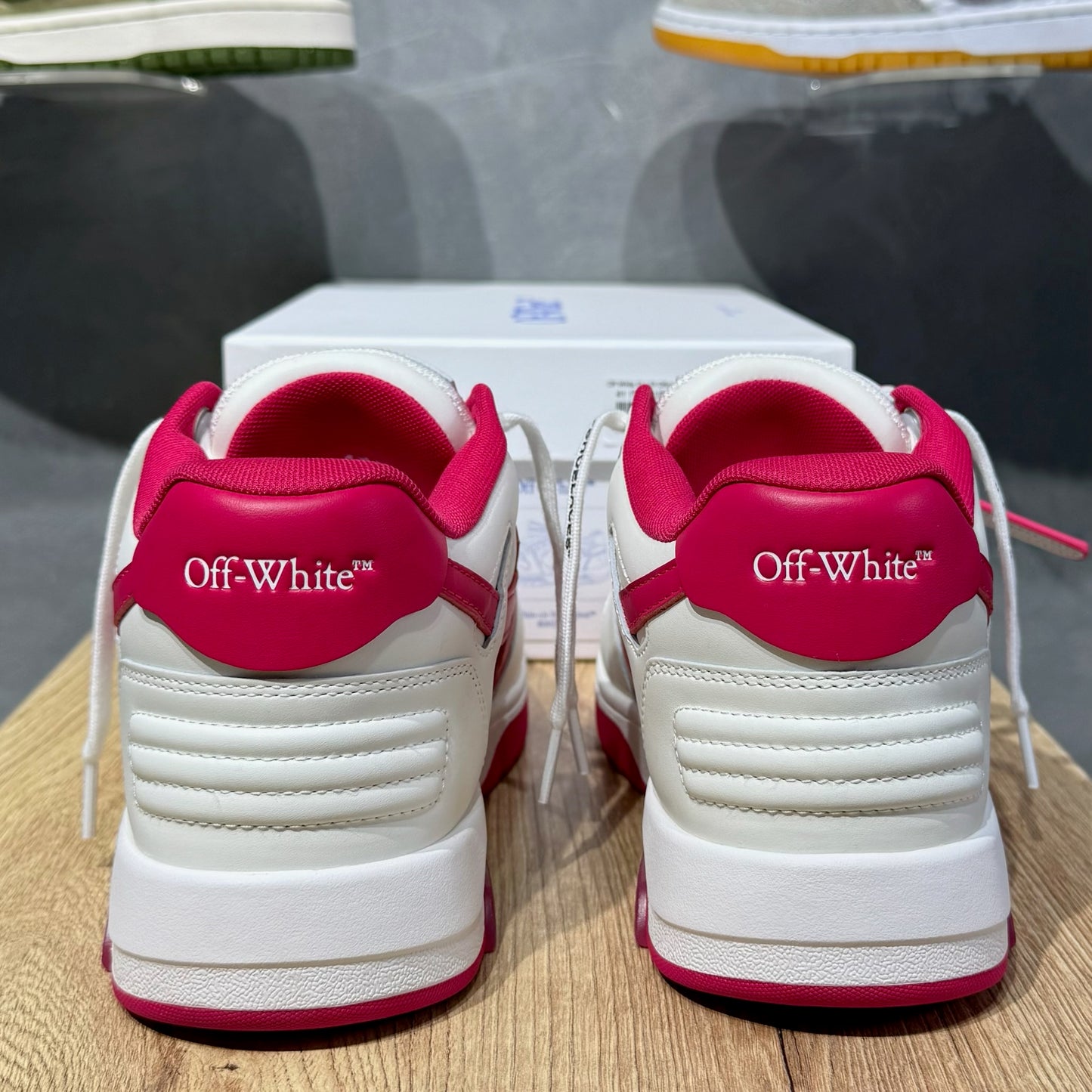 Off White Out Of Office - White & Fuchsia