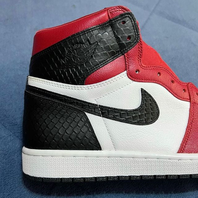 Jordan 1 High - Satin Snake Chicago