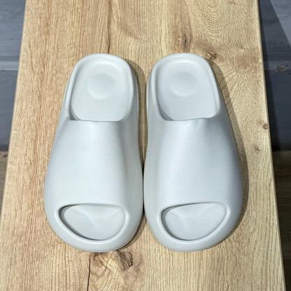 Yeezy Slides - Cream