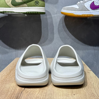 Yeezy Slides - Cream