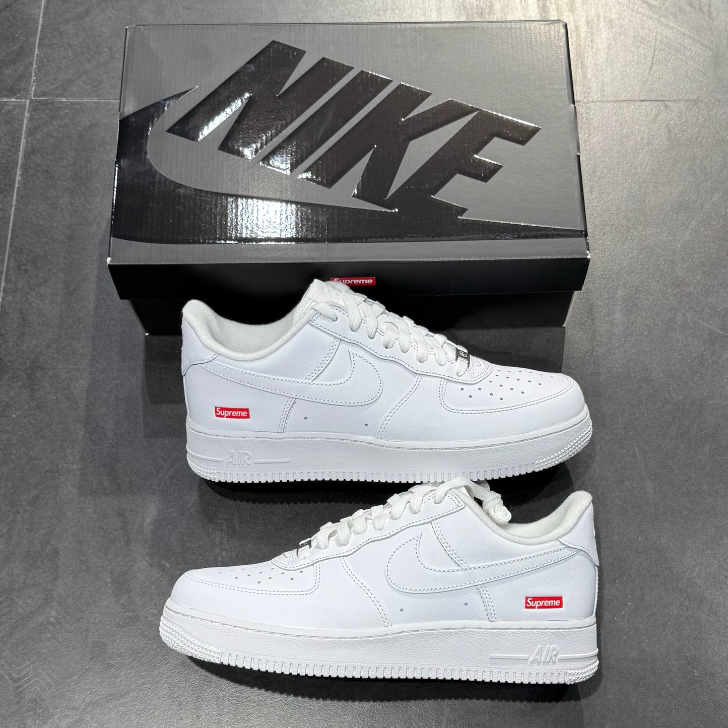 Nike x Supreme Air Force 1 - White