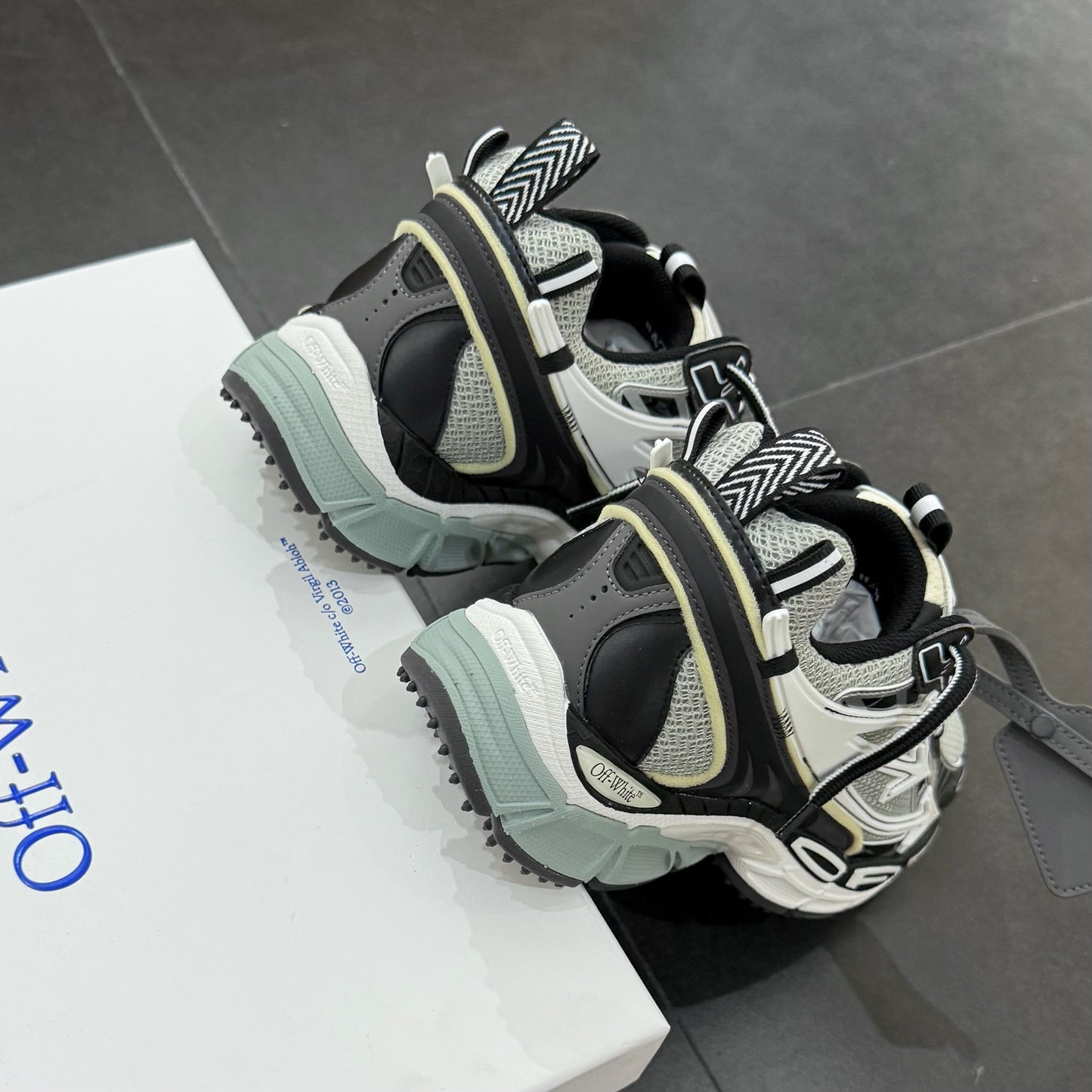 Off White Be Right Back - Light Grey & Black