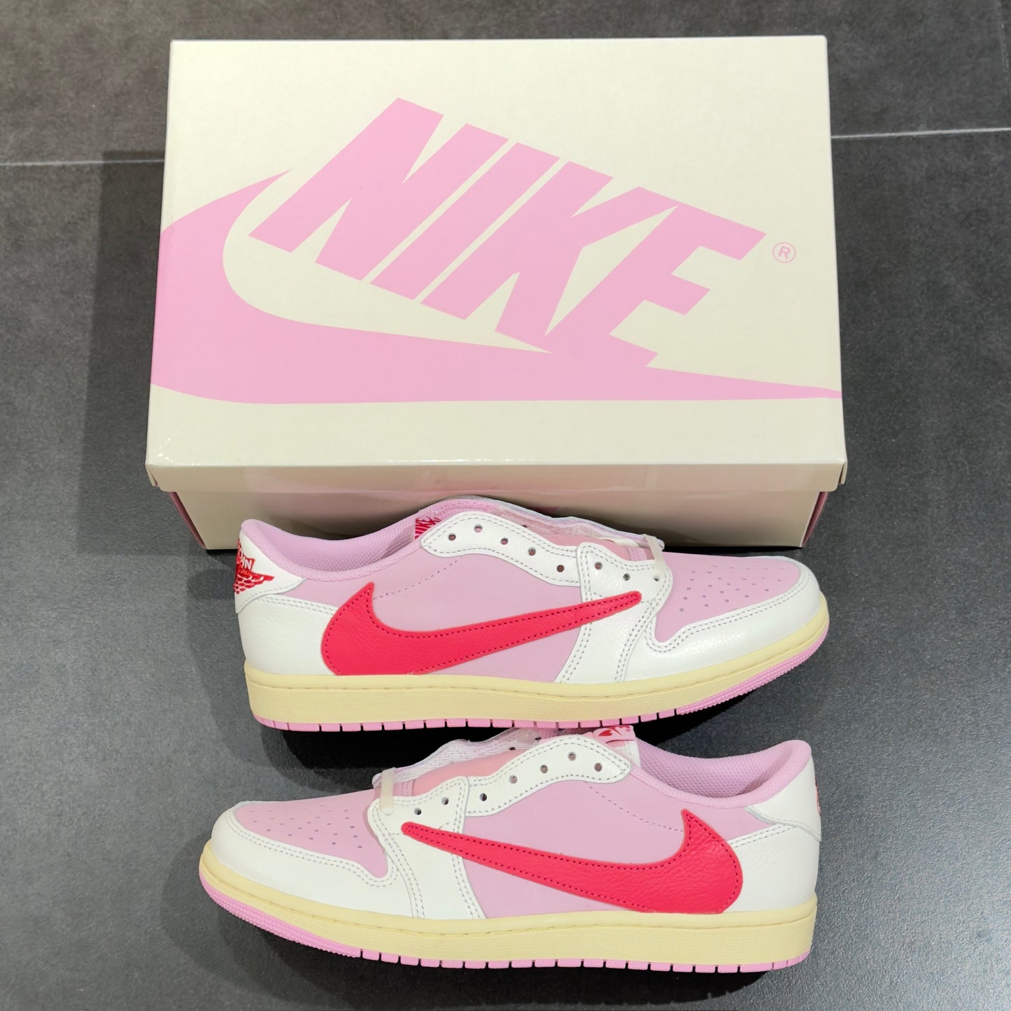 Jordan 1 Low x Travis Scott Cactus Jack - Sail Tropical Pink