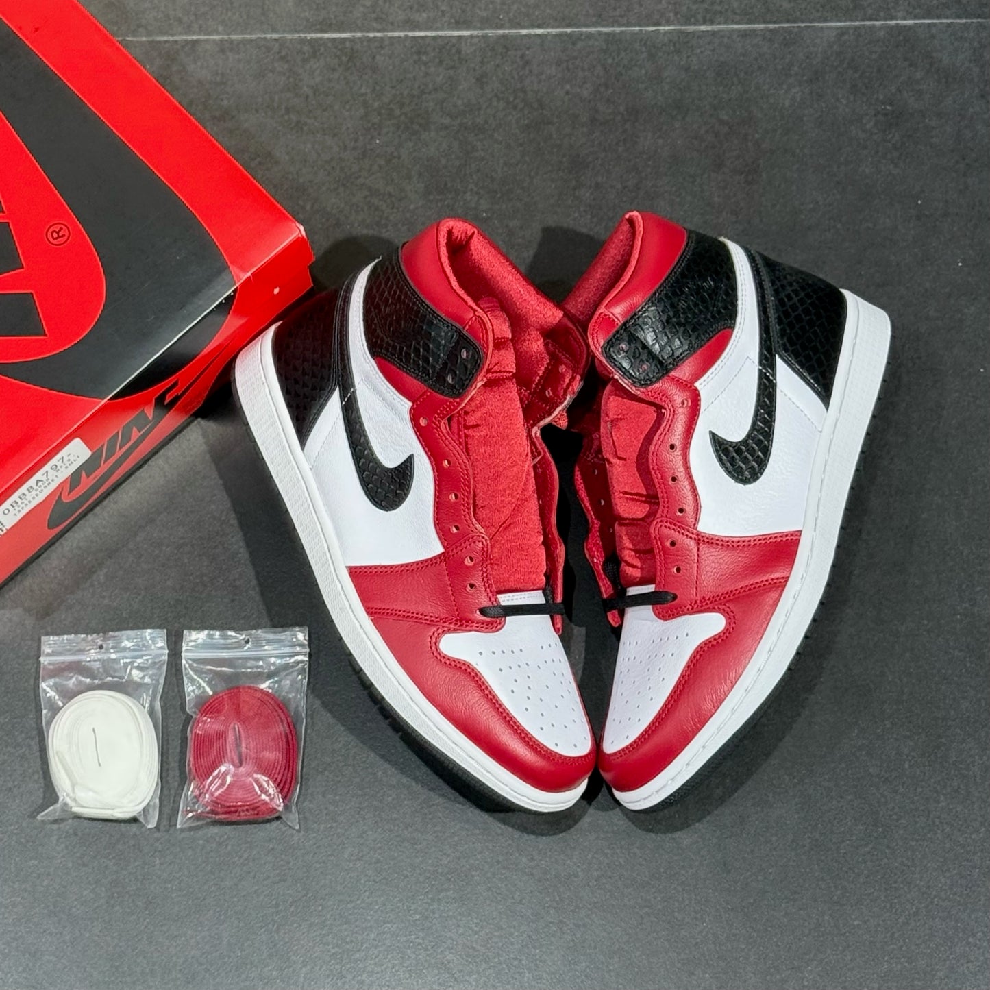 Jordan 1 High - Satin Snake Chicago