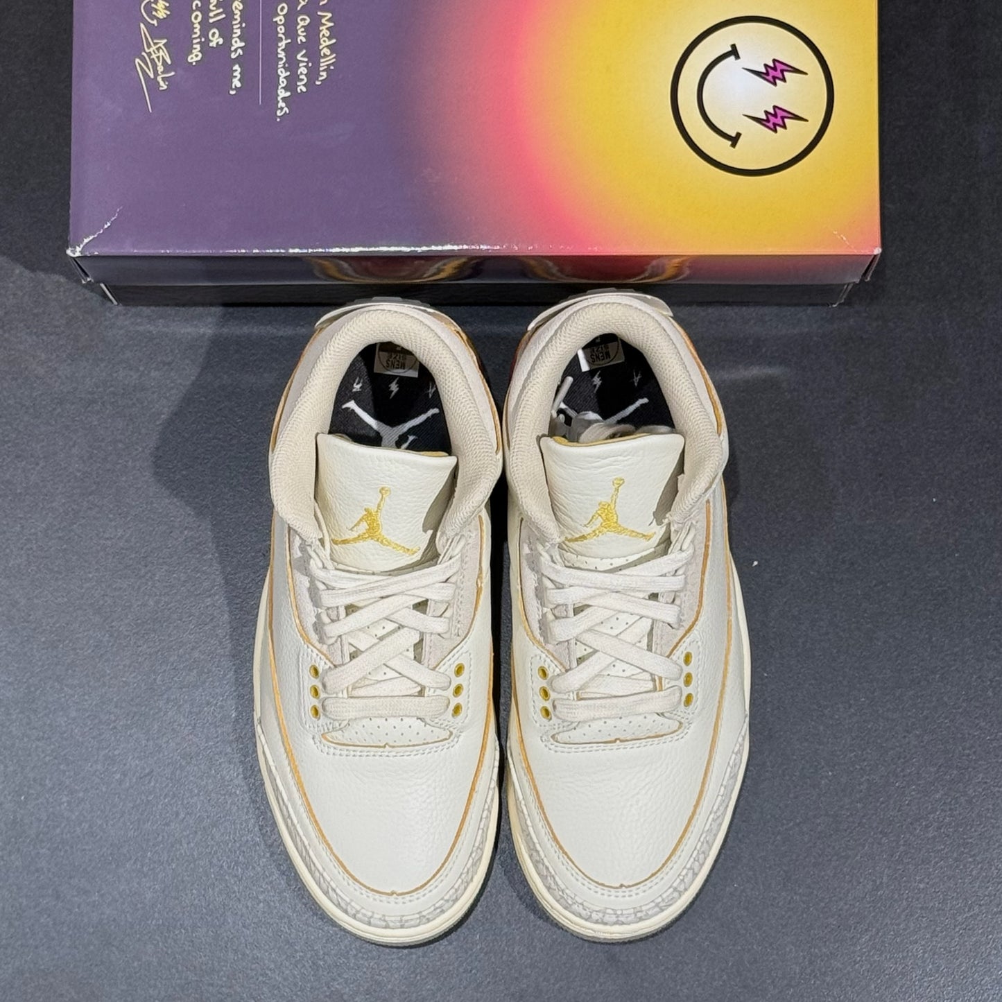 Jordan 3 x J Balvin - Medellin Sunset