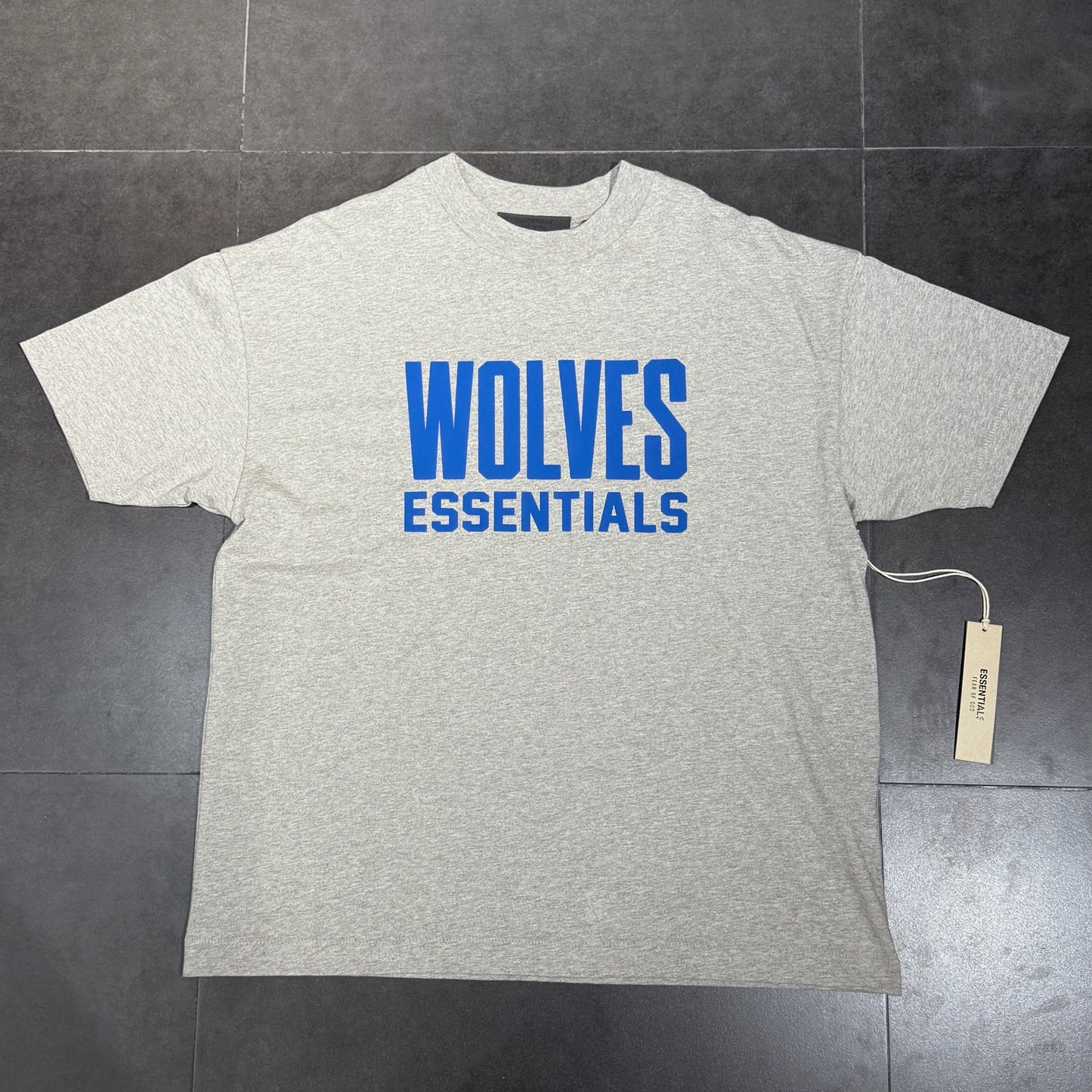Essentials Wolves Tee - Warm Heather