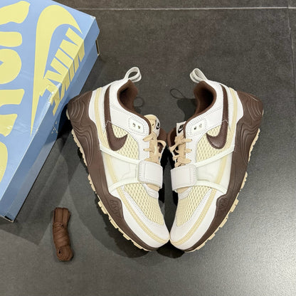 Nike x Travis Scott Zoom Field Jaxx - Light Chocolate