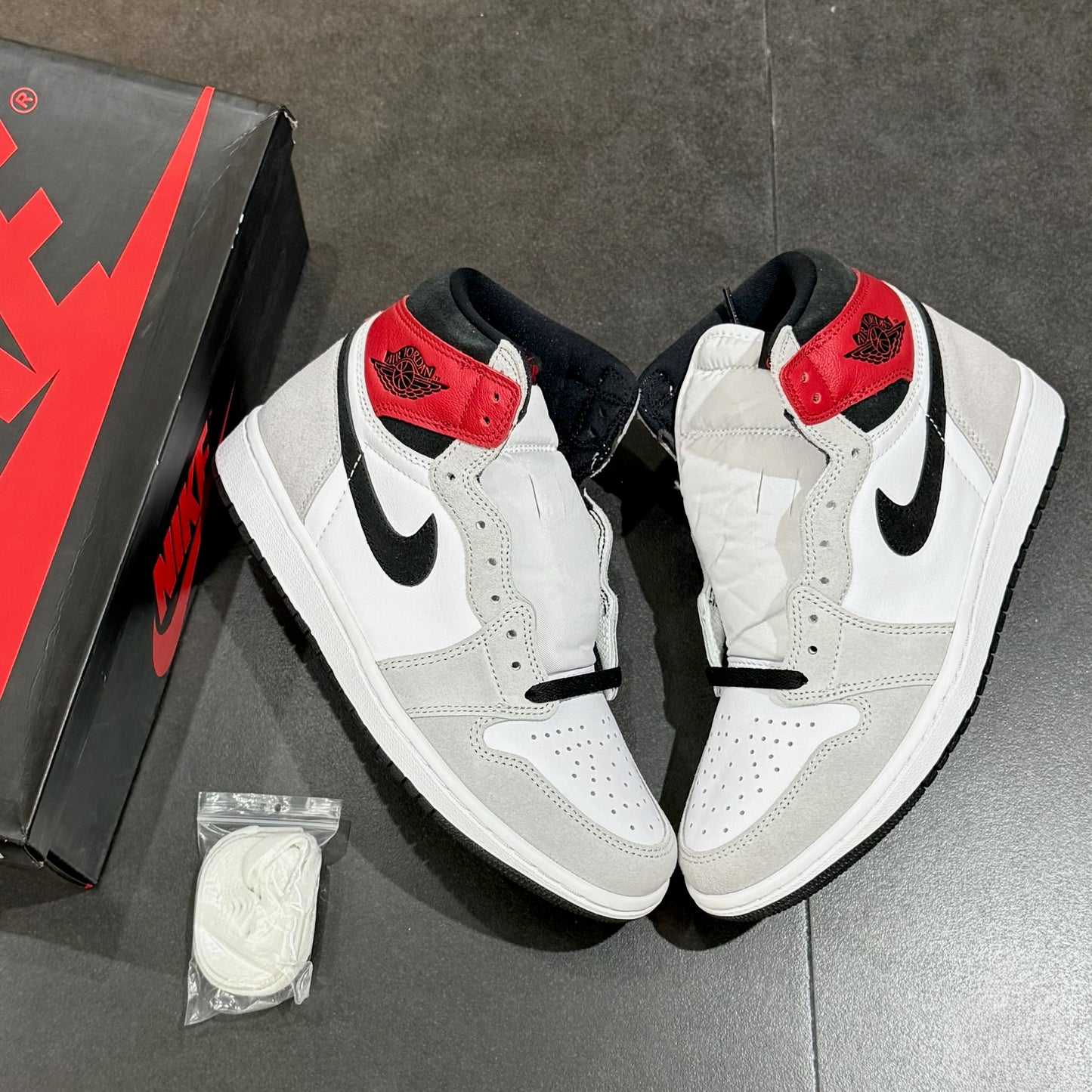 Jordan 1 High - Light Smoke Grey
