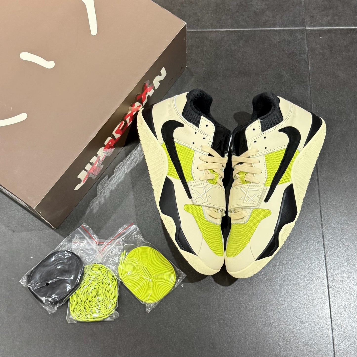 Jordan x Travis Scott Jumpman Jack - Bright Cactus
