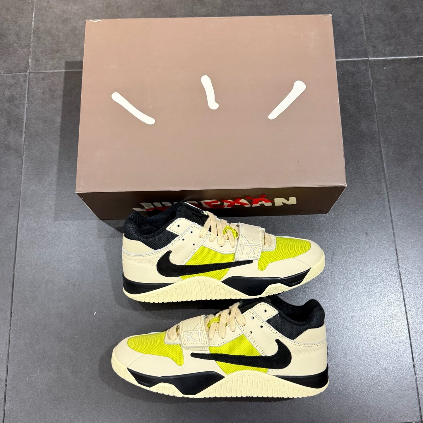 Jordan x Travis Scott Jumpman Jack - Bright Cactus