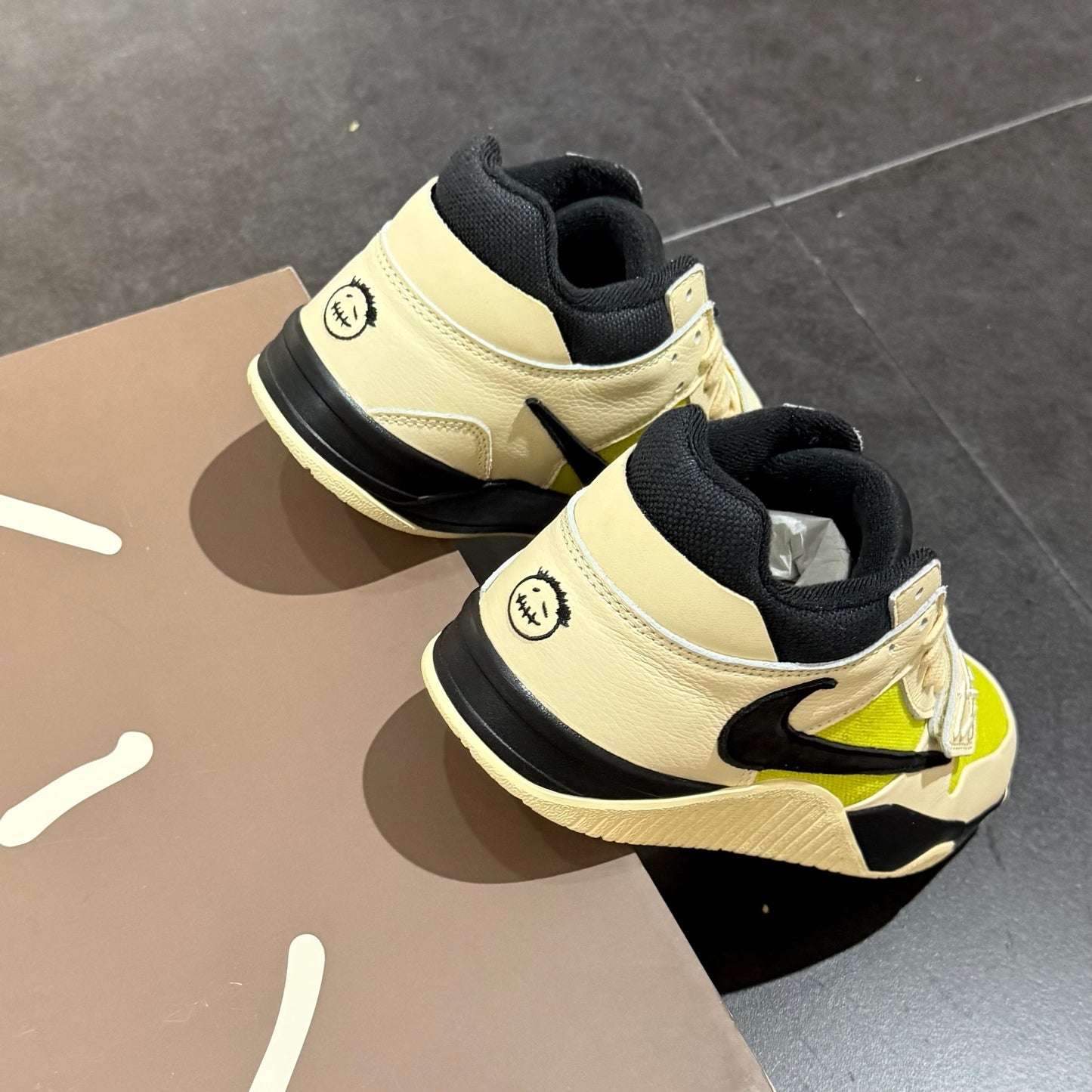 Jordan x Travis Scott Jumpman Jack - Bright Cactus