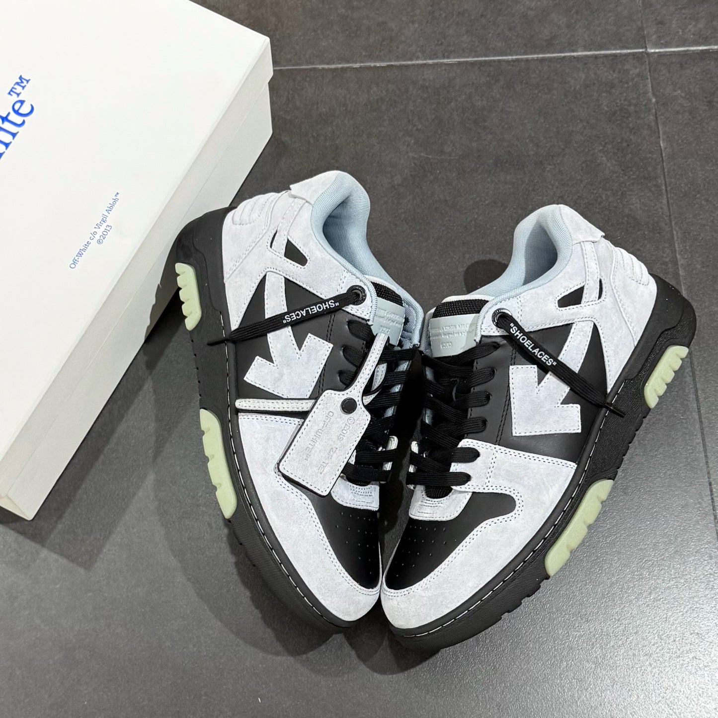 Off White Out Of Office Suede - Light Grey & Black