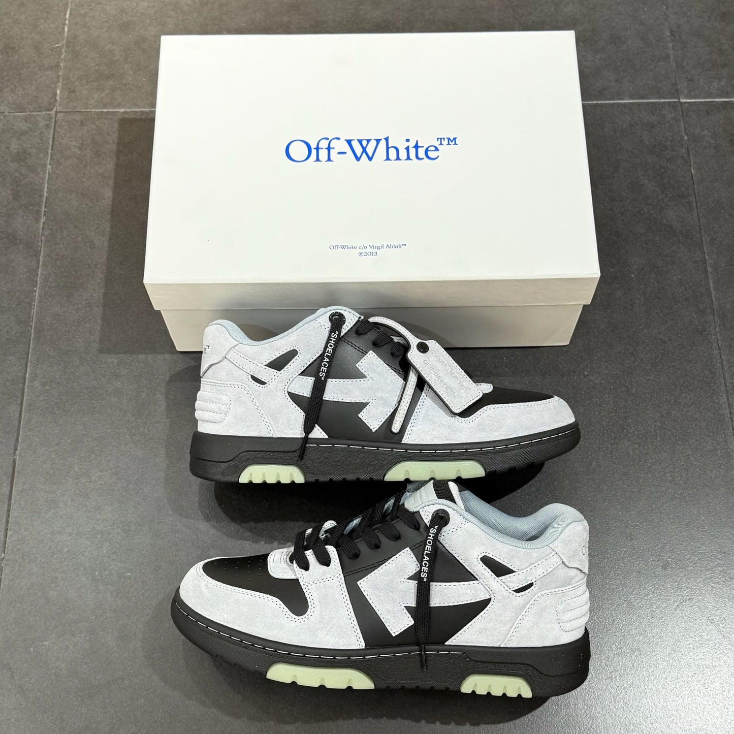 Off White Out Of Office Suede - Light Grey & Black